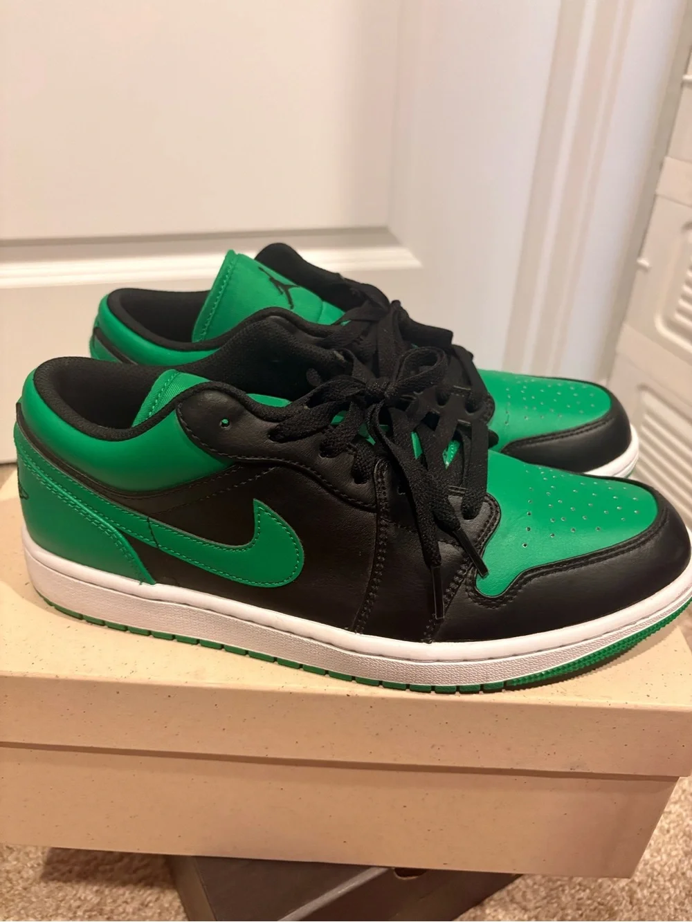 Men’s Jordan Lucky Green 1s